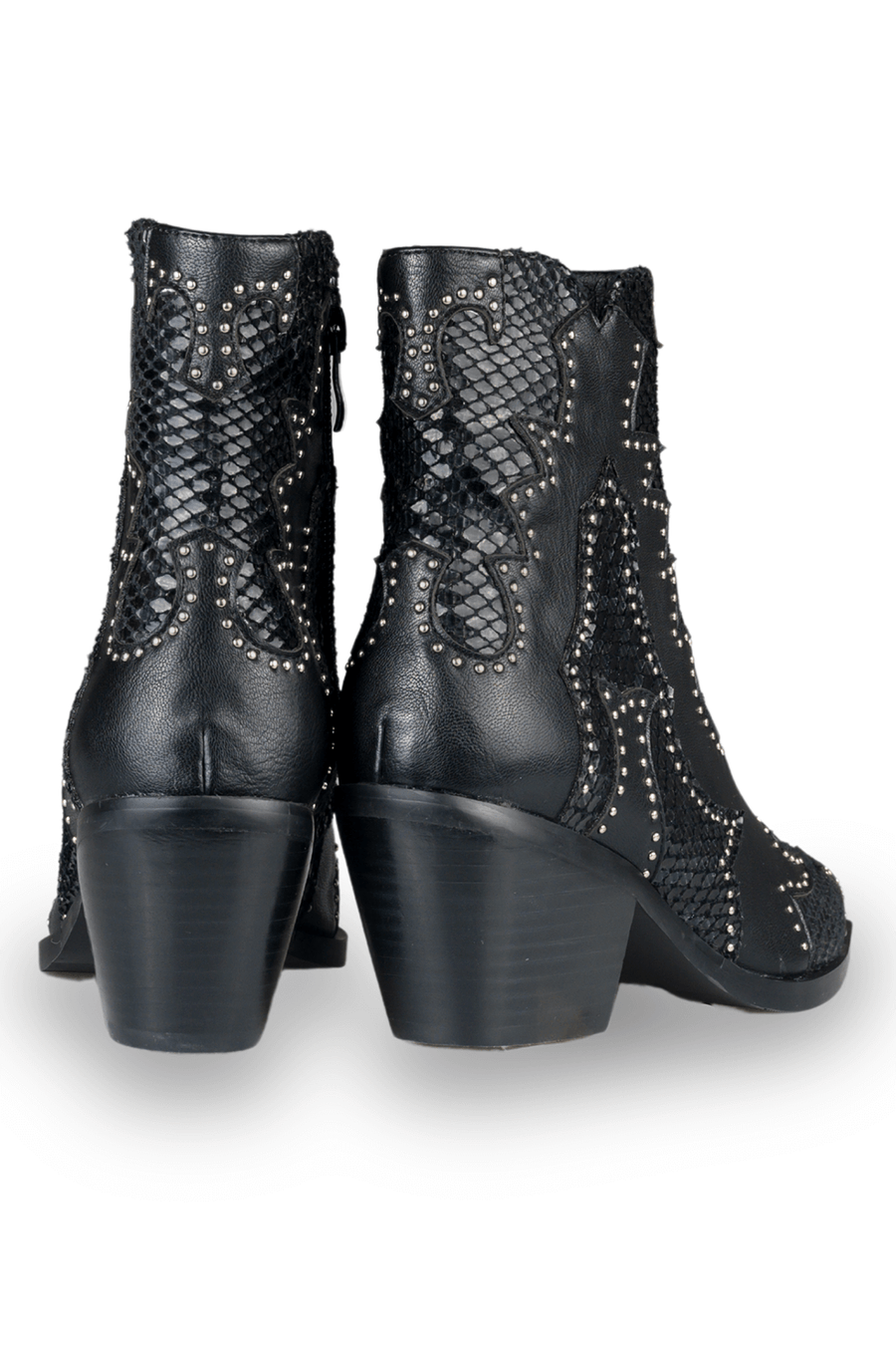 MA' boots 10